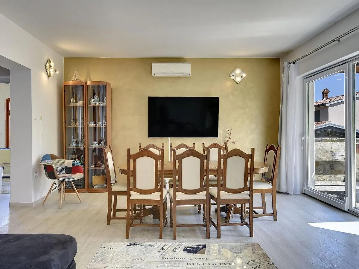 Quaint Holiday Home In Li Njan With Pool Liznjan